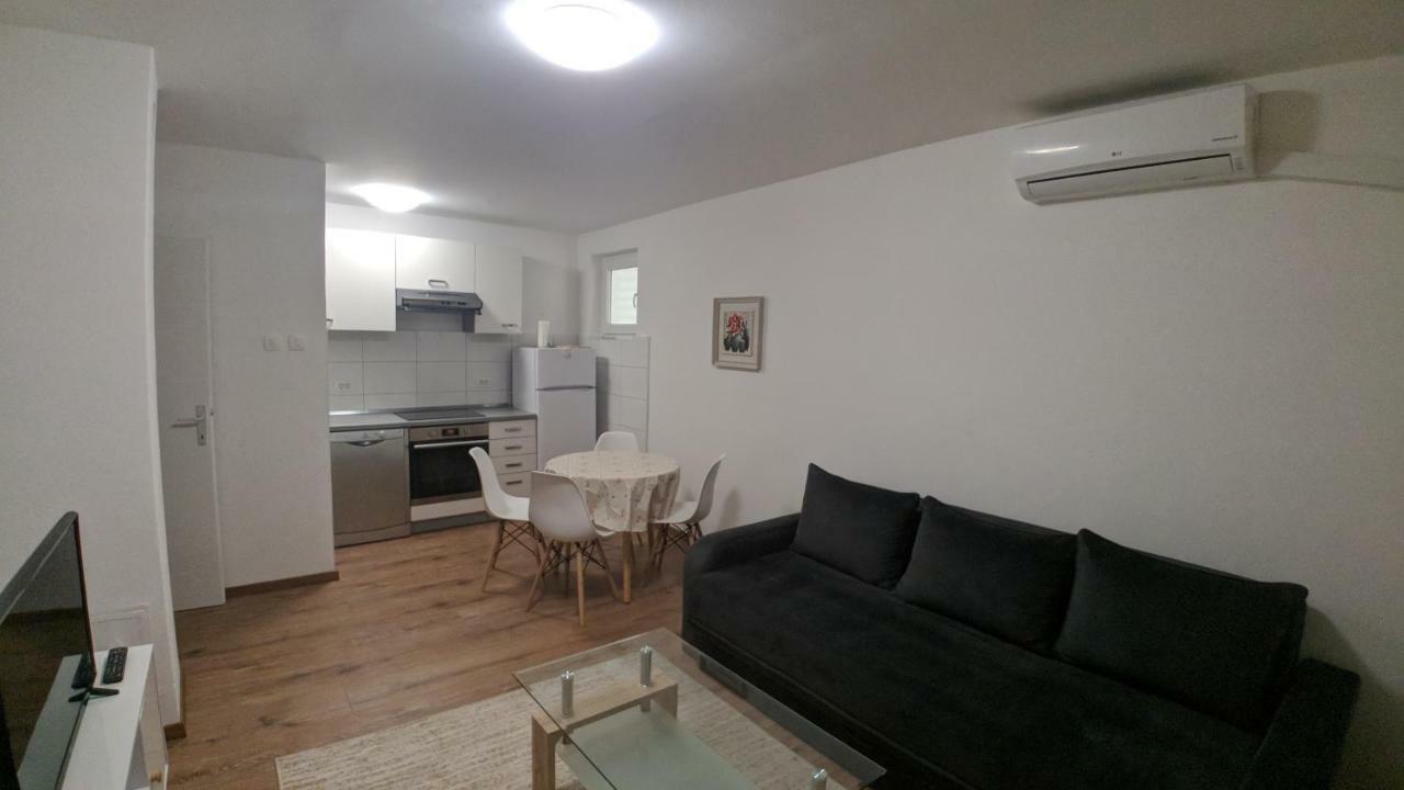 City Mid Mostar Apartment Buitenkant foto