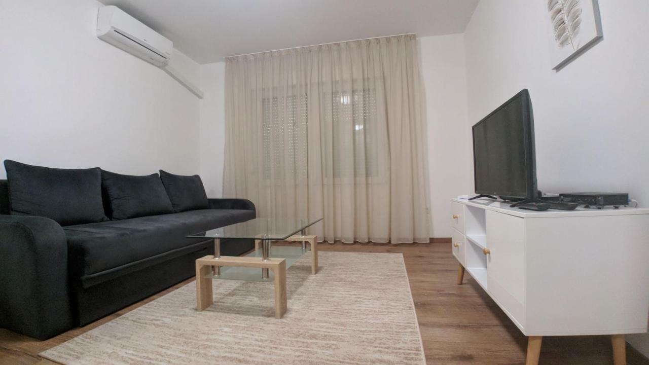 City Mid Mostar Apartment Buitenkant foto