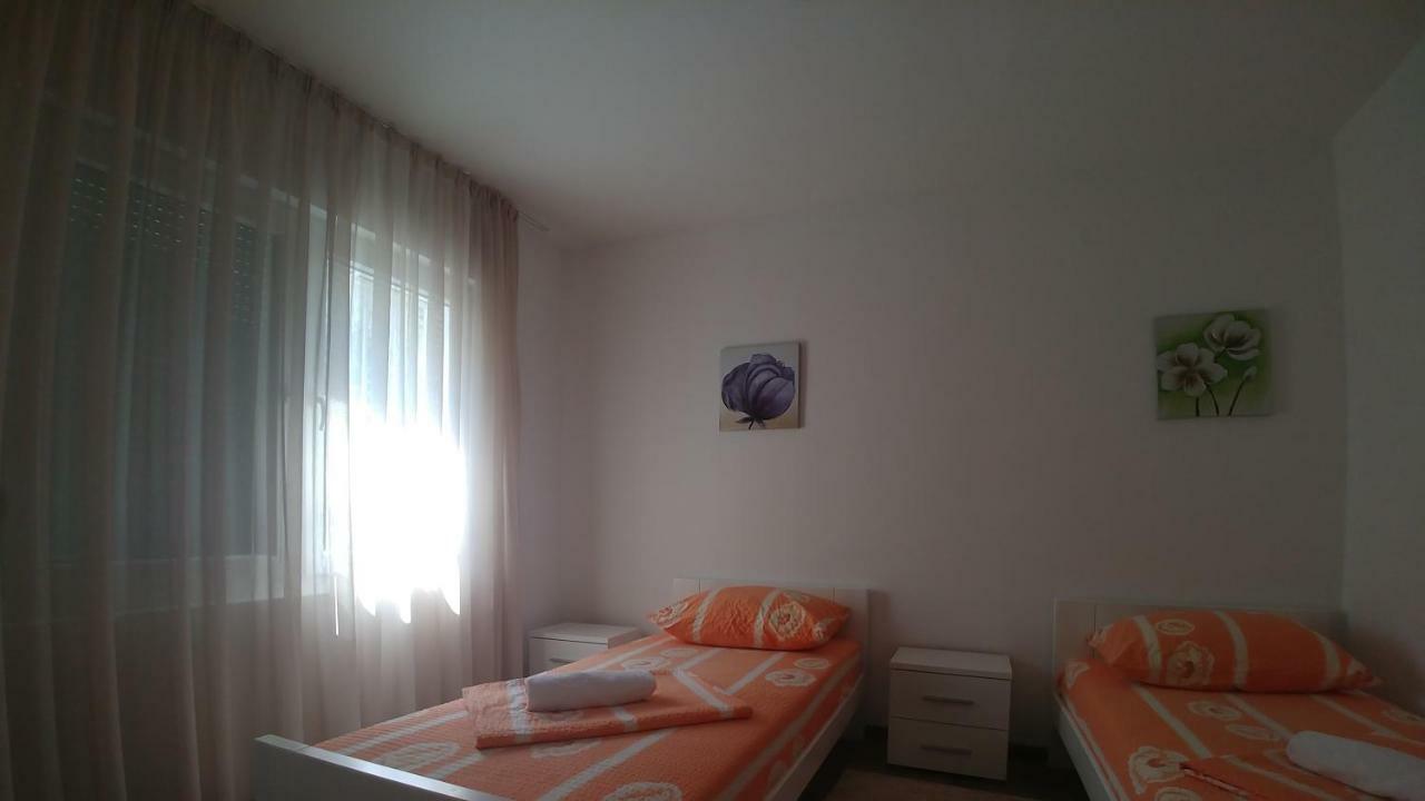 City Mid Mostar Apartment Buitenkant foto